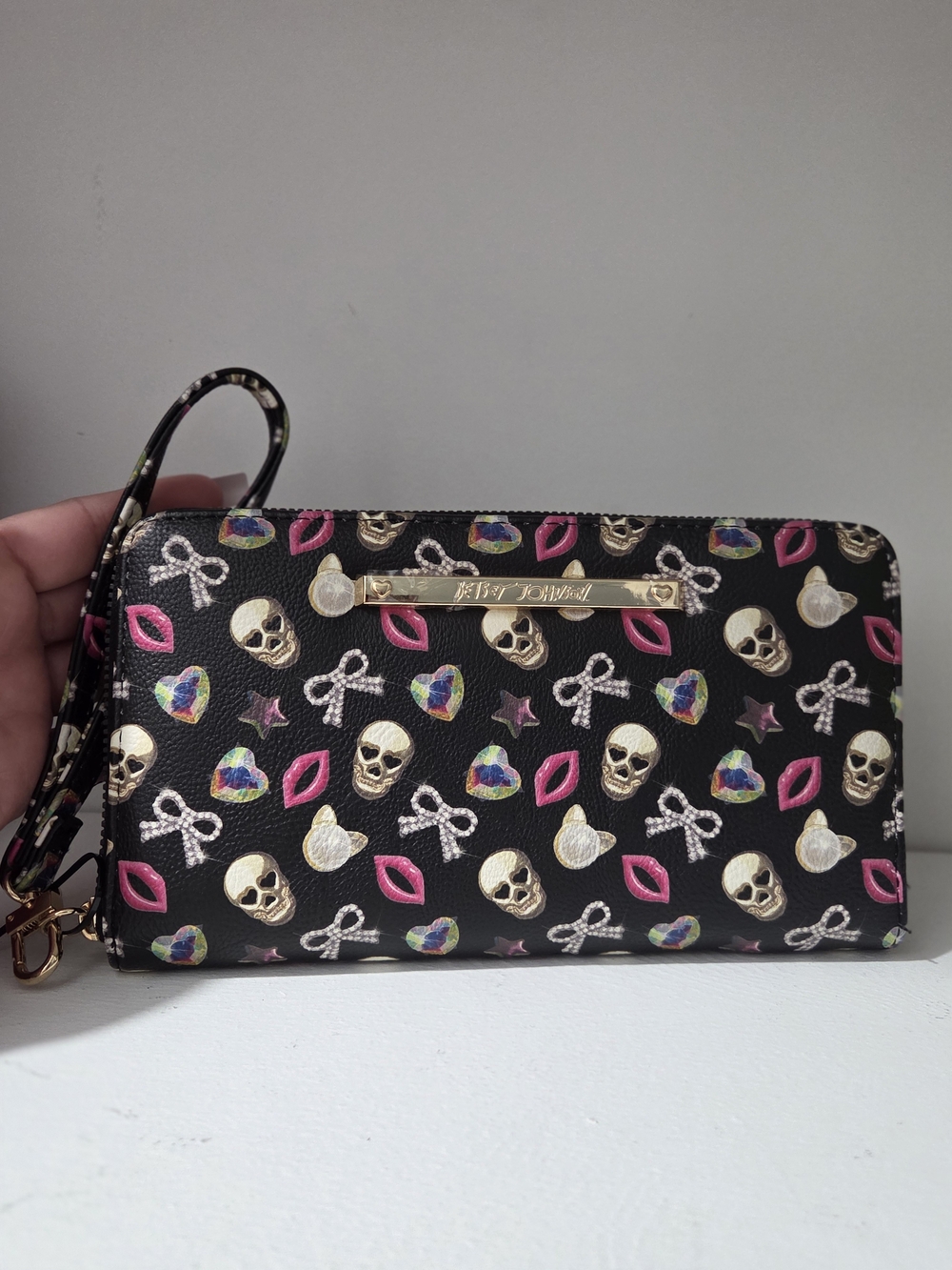 Betsey Johnson Black Skull & Hearts Zip Wristlet